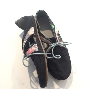 Sanuk Lace Up Loafer Shoe